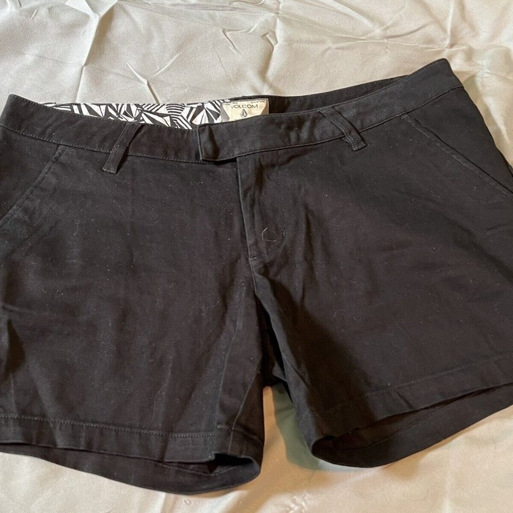VOLCOM Black Chino Short Shorts Womens Size 9 29" Waist 4" Inseam EUC Juniors